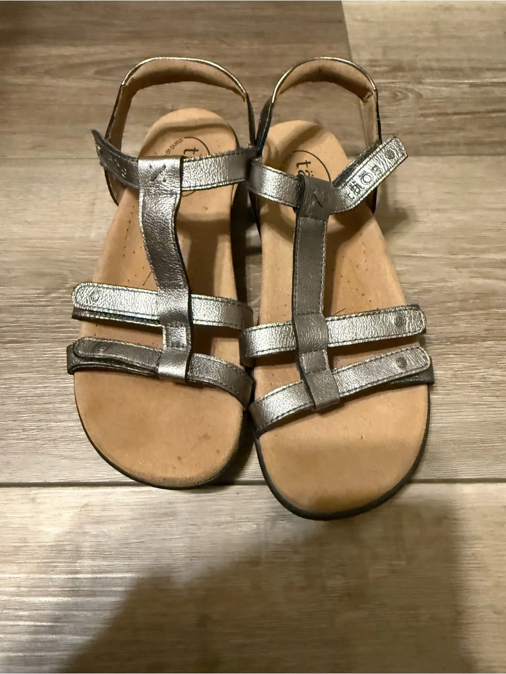 Taos Footwear Metallic Pewter Strappy T‑Bar Sandals
